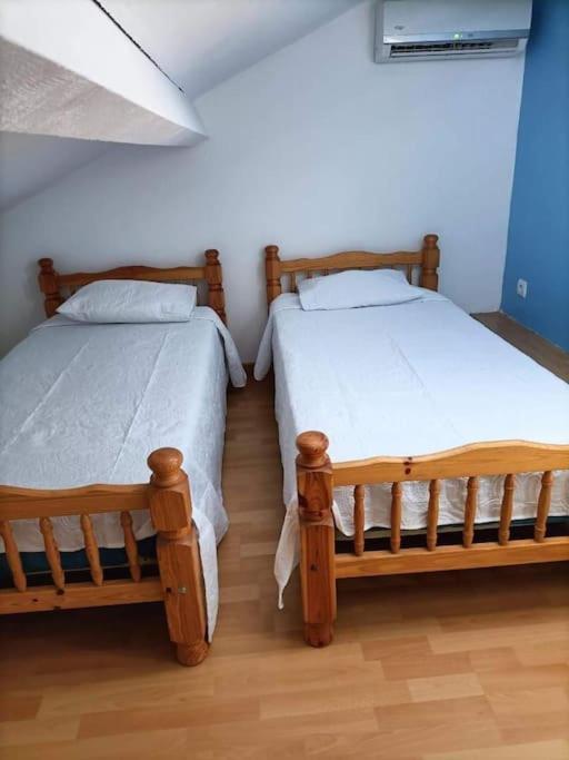 Le 7 Apartment Servian Bagian luar foto